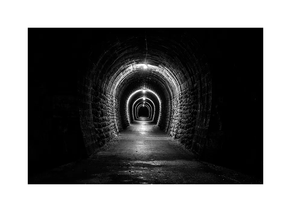 1002-13 · Tunnel in der Nacht · Serbien, 2022