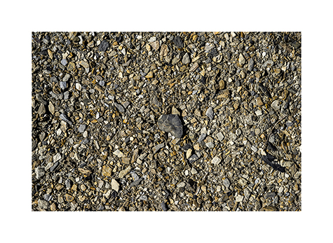 Steiniger Erdboden in Muerren am Schilthorn