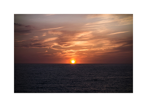 Sonnenuntergang ueber dem Meer am Kabak Beach in der Tuerkei