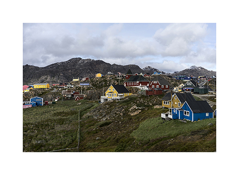Bunte Haeuser in Sisimiut in Groenland